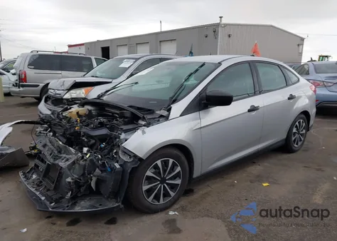 2016 Ford Focus S z USA, uszkodzony, nr VIN 1FADP3E27GL397648